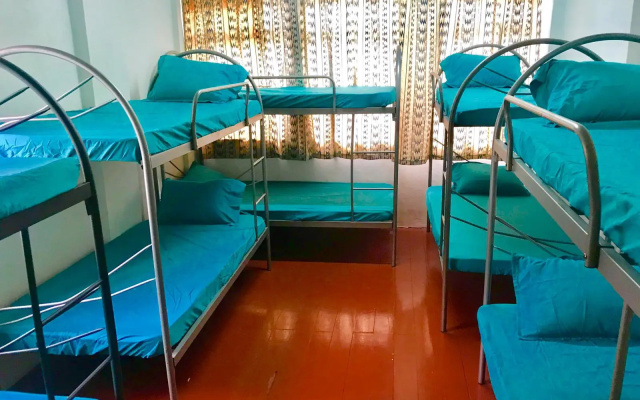 B&L Islanders Inn - Hostel