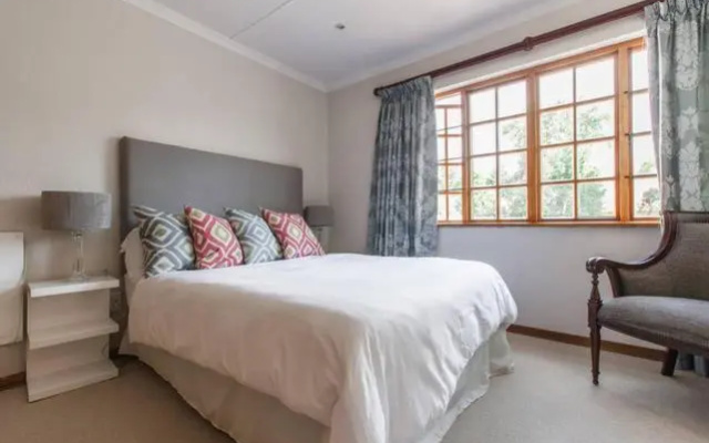 Sandown Estate Apartment