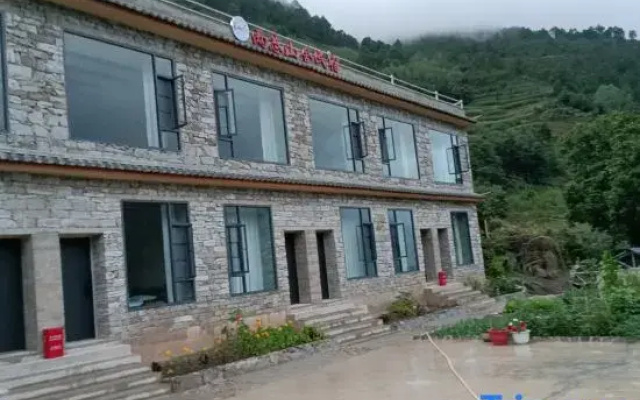 A lodge in Tiger Leaping Gorge where you can forget your worries and leave the outside world behind