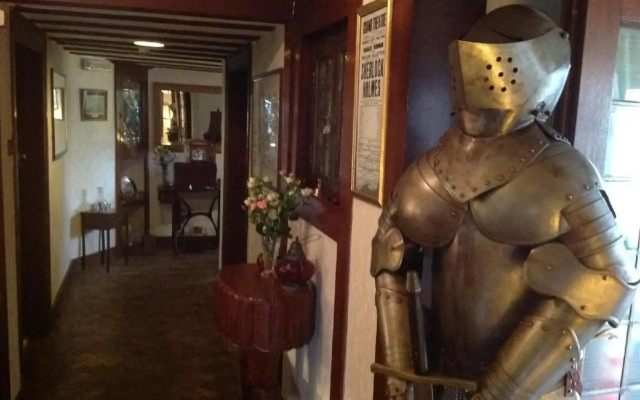Barons Court Hotel