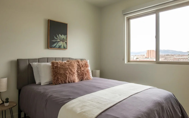 Downtown 2 BR w/ Wifi by Frontdesk