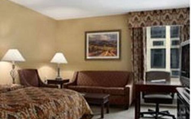 Ramada Plaza Hotel And Conference Center Колумбус комната для гостей