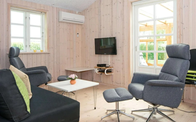 Relaxing Holiday Home in Hejls near Coast