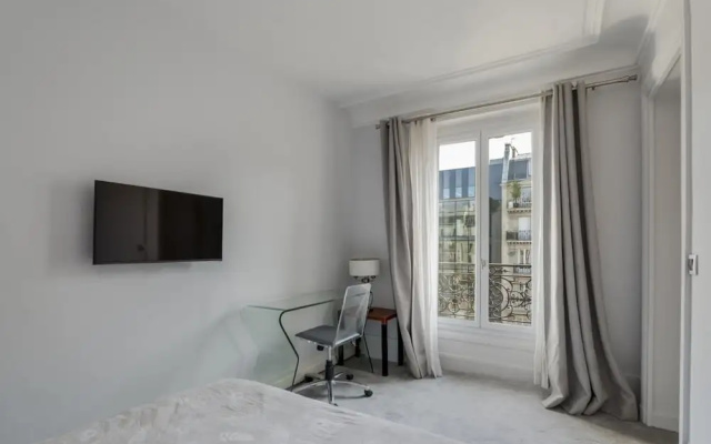 Luxury 4 Bed Residence - Next to Arc de Triomphe