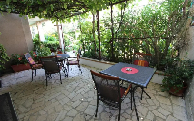 Rooms and Apartment Pina