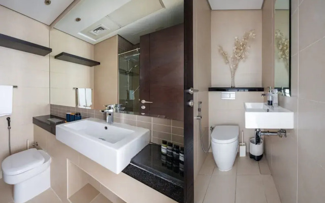 Artistically Decorated 1BR Apartment In Marina