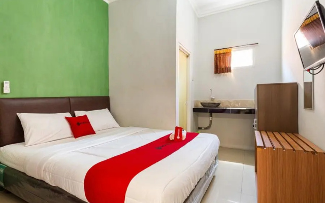RedDoorz near Juanda International Airport 2