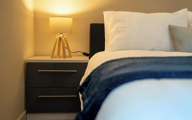 Premium Central House- Sleeps 9 - Garden - Parking