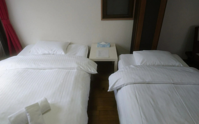 Pine Tree Hotel