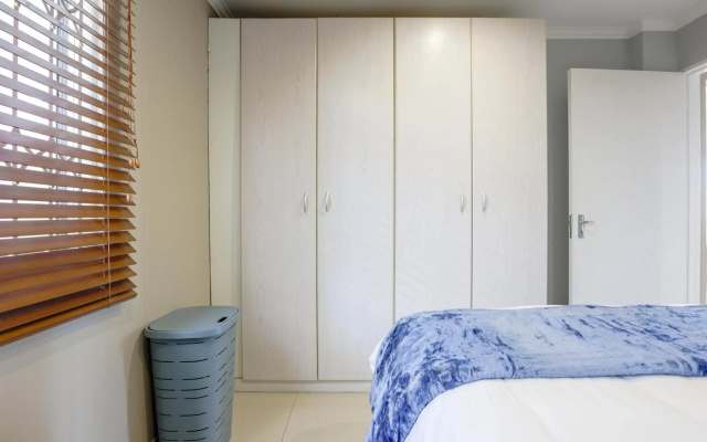 Lovely 2 Bedroom Oceanfront Apartment with Sea Views