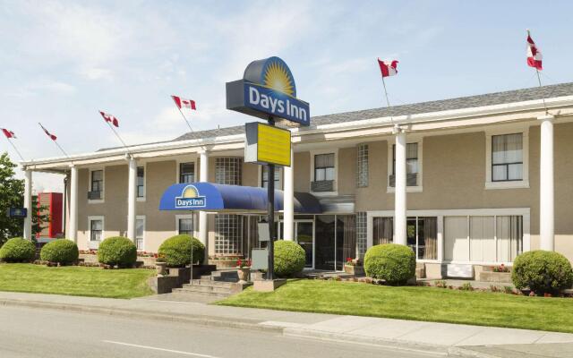 Отель Days Inn - Vancouver Metro Канада, Ванкувер - отзывы, цены и фото номеров - забронировать отель Days Inn - Vancouver Metro онлайн вид на фасад