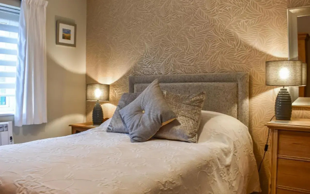 Riverbank Cottage