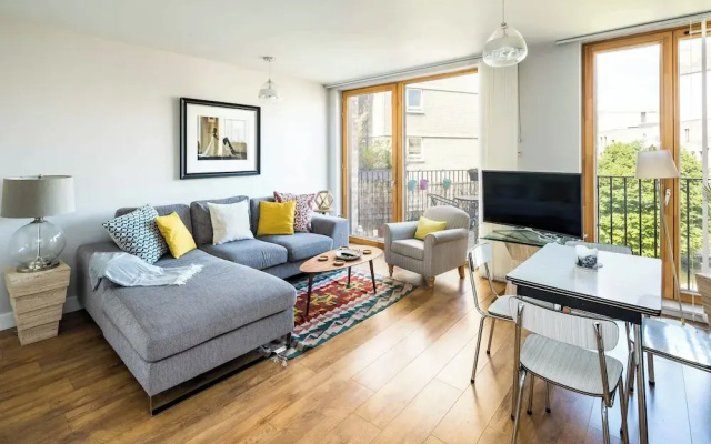 Shiny and Comfy stay with Underground links nearby!