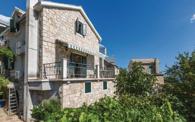 Beautiful Home in Baska Voda with Hot Tub & 3 Bedrooms