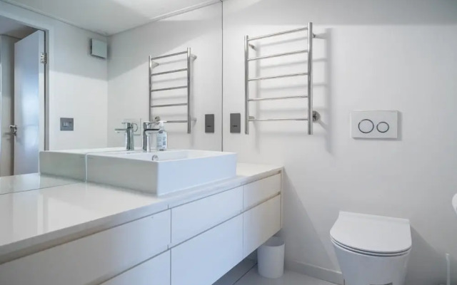 Two Bed Designer Luxury Central De Waterkant