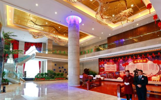 Howard Johnson Park Plaza Hotel (Jingshan Railway Station Inn)