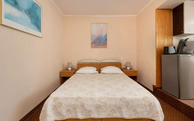 Comfortable Holiday Studio, Breakfast Included
