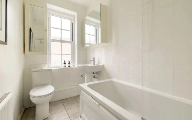 Well-located 2-bedroom Flat in Chelsea
