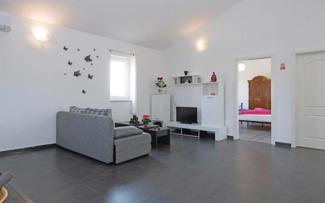 Awesome Home in Vodnjan With Wifi and 2 Bedrooms