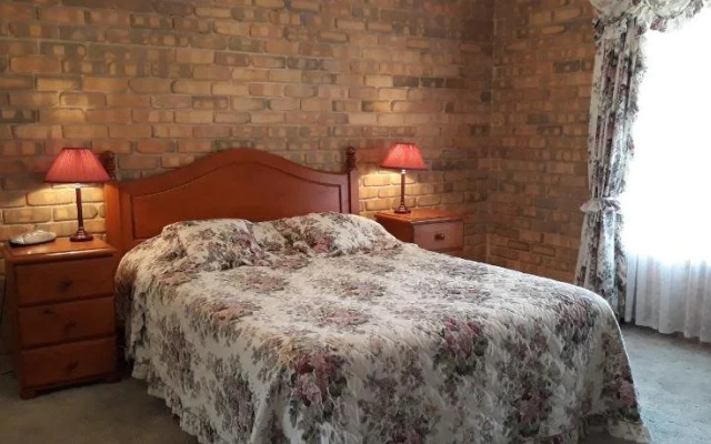 Acacia Apartments