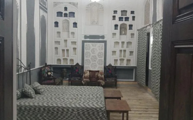 Bibi-Khanym Hotel