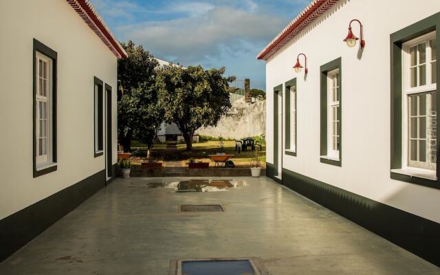 Отель CC Guest House - Ao Mercado Португалия, Понта-Делгада - отзывы, цены и фото номеров - забронировать отель CC Guest House - Ao Mercado онлайн вид на фасад