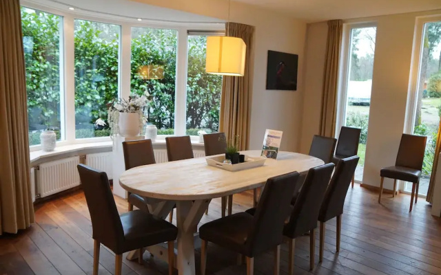 Spacious Villa in Hoenderloo