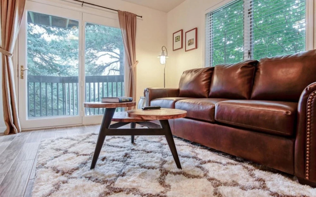 Trendy Country Club Condo