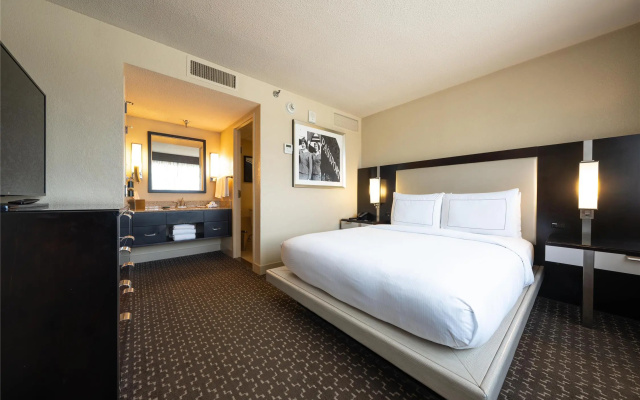 Doubletree by Hilton Houston Hobby Airport