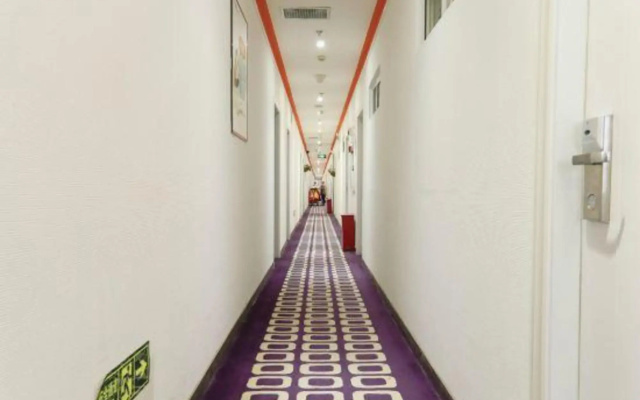 Pod Inn Hotel (Kunming Old Street Cuihu Park)