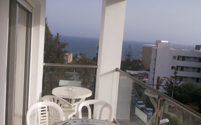 3 Bedroom Apartment with Sea View in Limassol, Cyprus from 179$, photos, reviews - zenhotels.com balcony