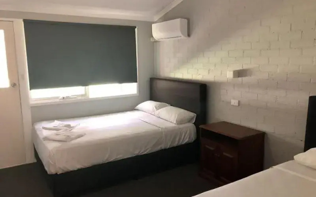 Bateau Bay Hotel