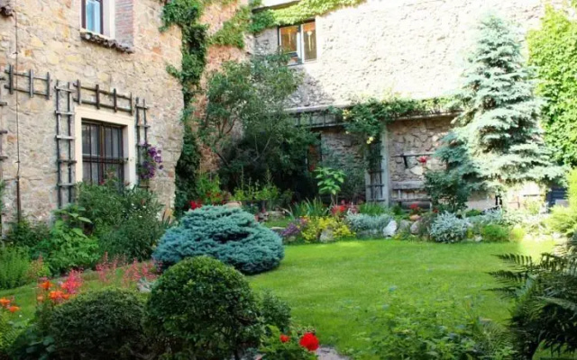 Castle area - Medieval Walls