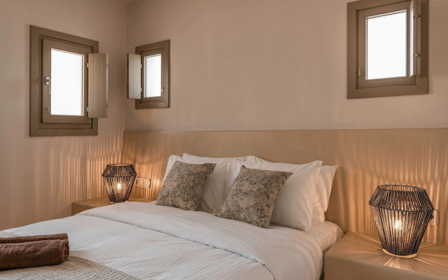 Santorini - Villa - Sleeps 5 - Pool - Parking