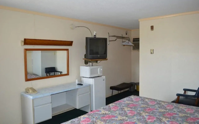 Capri Motel By OYO Elwood, Wathena