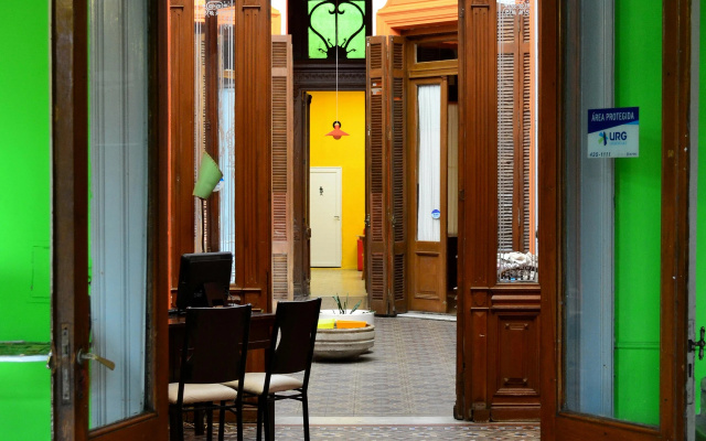 Retro Art Hostel