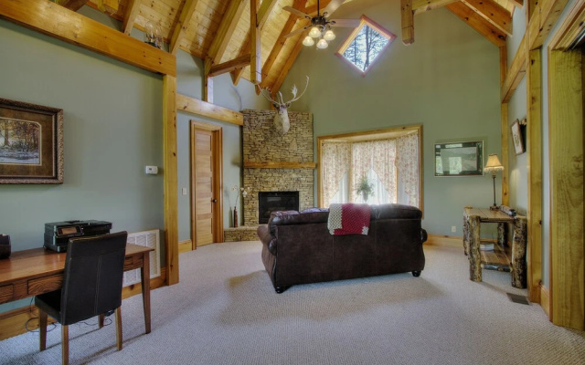 Birds Creek Mansion 650 - Six Bedroom Cabin