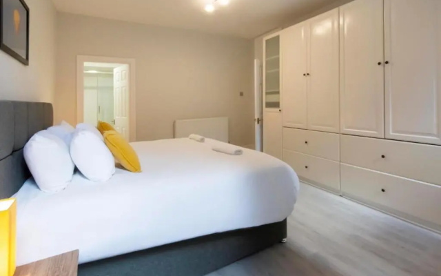 Luxury 2 bedroom Clifton flat with free parking