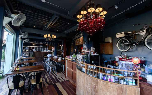 RoomQuest Rimrabeang Amphawa Floting Market