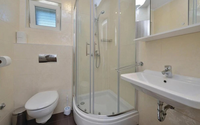 Nice Home in Privlaka With Wifi and 2 Bedrooms