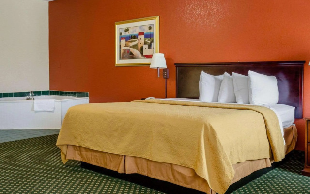Econo Lodge Inn & Suites Philadelphia MS