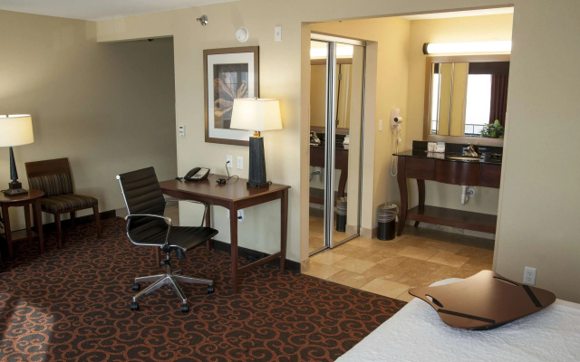Hampton Inn & Suites Watertown