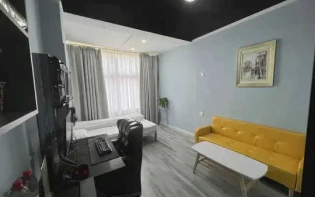 Free People E-sports Hotel