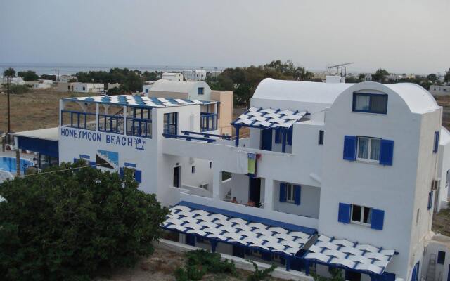 Отель Honeymoon Beach Hotel Греция, Остров Санторини - отзывы, цены и фото номеров - забронировать отель Honeymoon Beach Hotel онлайн вид на фасад