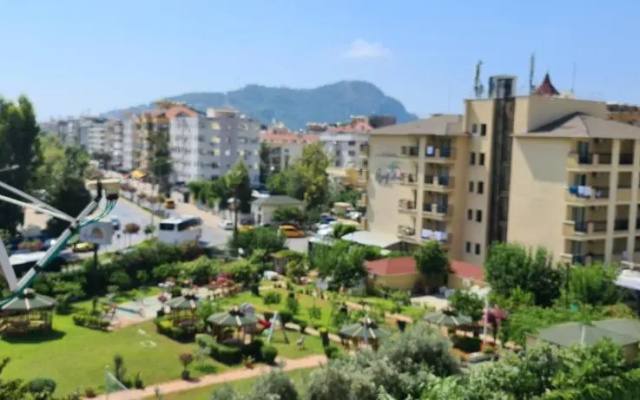 Cleopatra plajına 50mt deniz gören ferah 2+1 daire