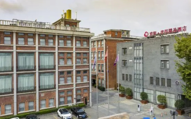Yazz Hotel