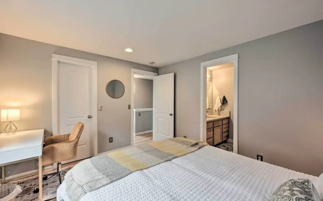 Pet-friendly Seattle Townhome < 1 Mile to Lake!