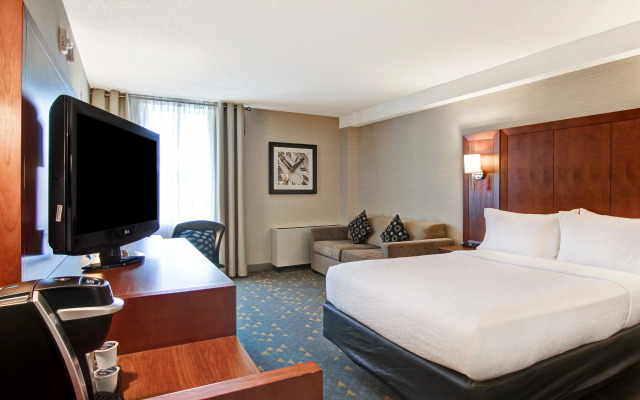 Holiday Inn Oakville Centre by IHG