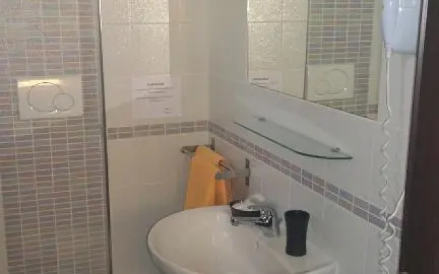 Almi Rooms