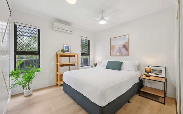 Beachside Apartment With Secure Parking